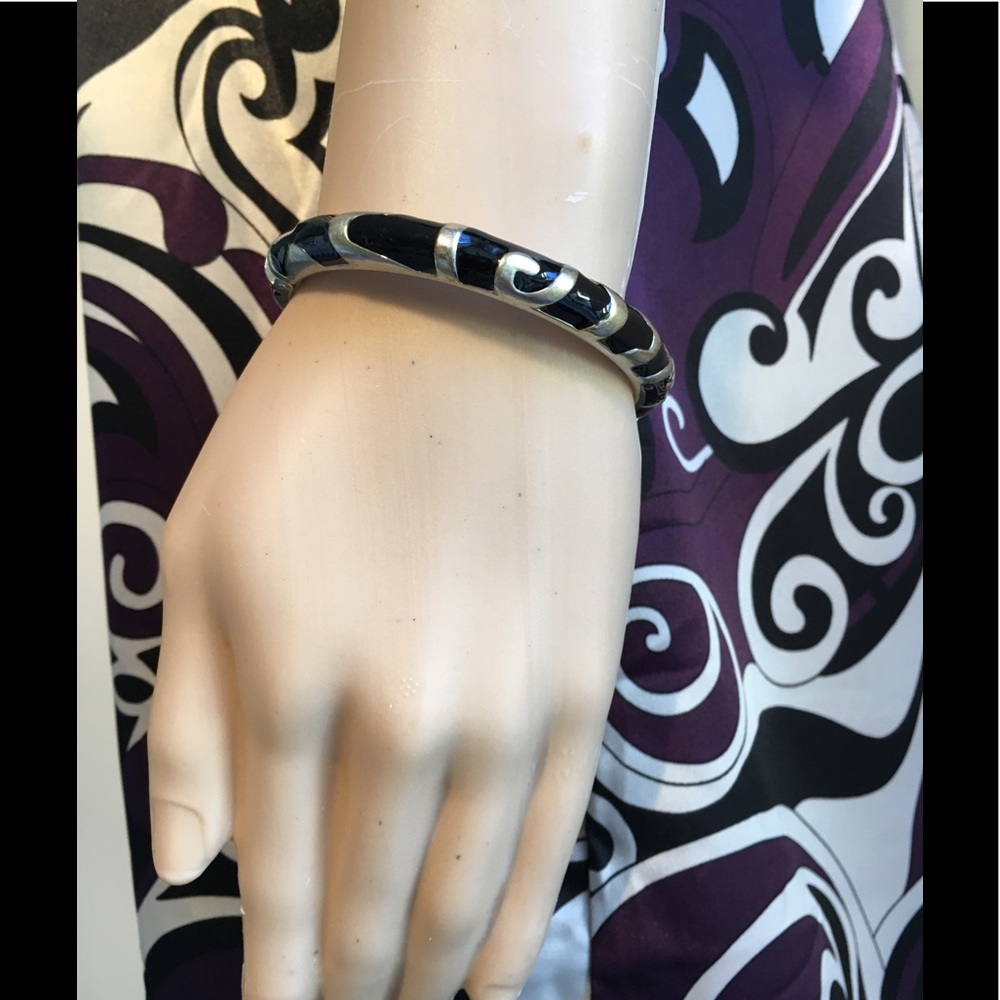 SALE 💃🏻BLACK & SILVER SCROLL  METAL BANGLE